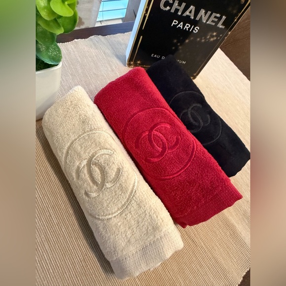 CHANEL Bath Rag Set - Picture 9 of 10